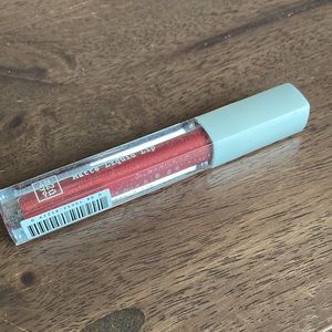 m2u Matte Liquid Lip in Queens